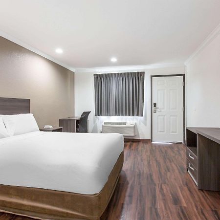 Hotel Baymont By Wyndham Bakersfield Exterior foto