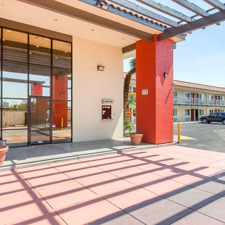 Hotel Baymont By Wyndham Bakersfield Exterior foto