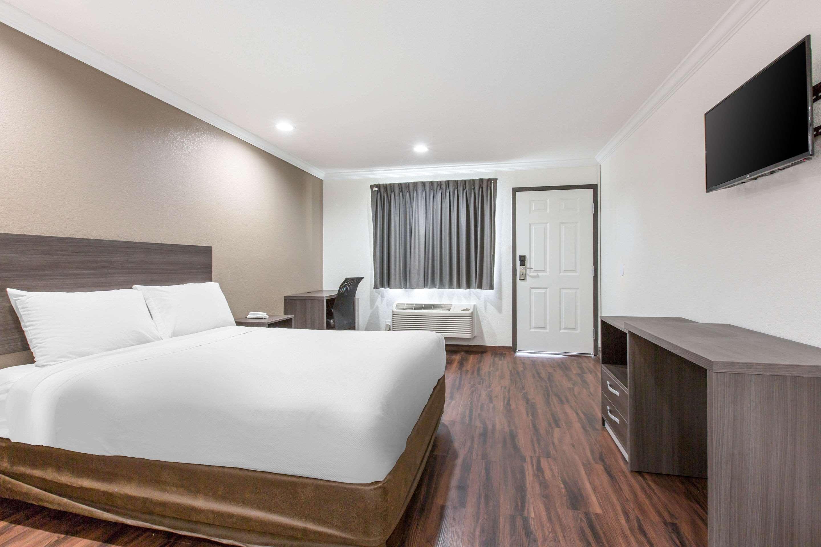 Hotel Baymont By Wyndham Bakersfield Exterior foto
