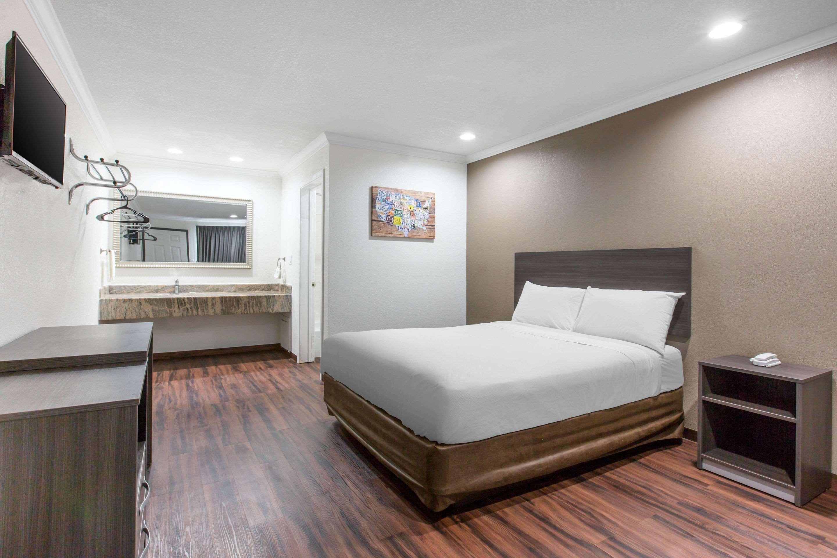 Hotel Baymont By Wyndham Bakersfield Exterior foto
