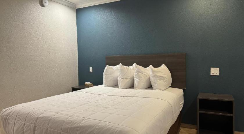 Hotel Baymont By Wyndham Bakersfield Exterior foto