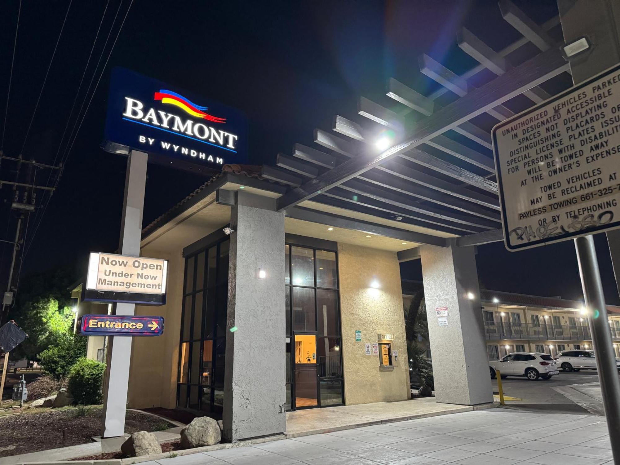 Hotel Baymont By Wyndham Bakersfield Exterior foto