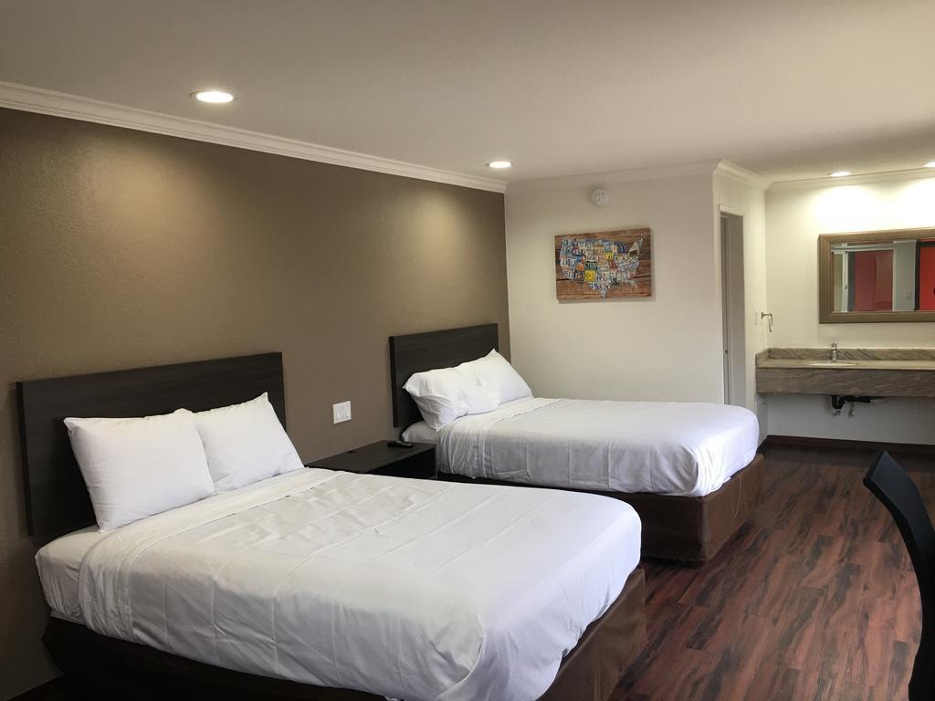 Hotel Baymont By Wyndham Bakersfield Exterior foto