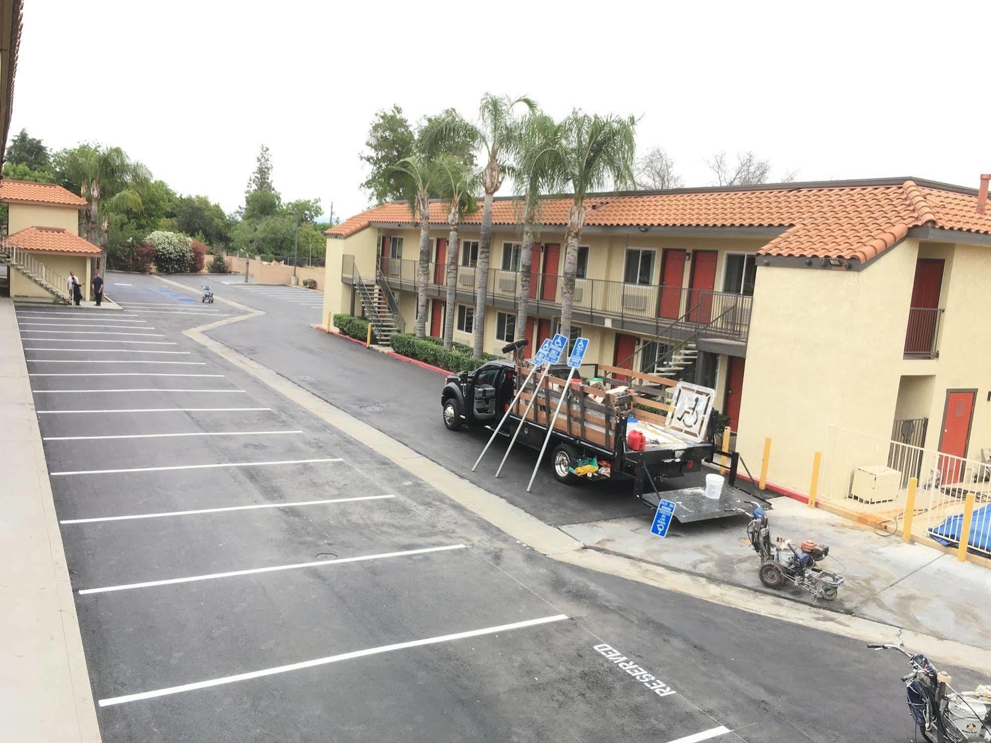 Hotel Baymont By Wyndham Bakersfield Exterior foto