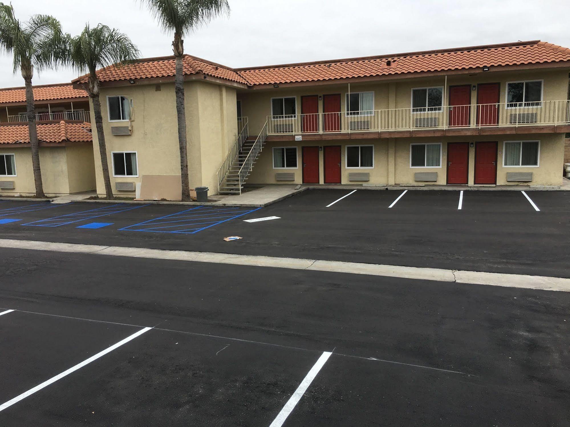 Hotel Baymont By Wyndham Bakersfield Exterior foto